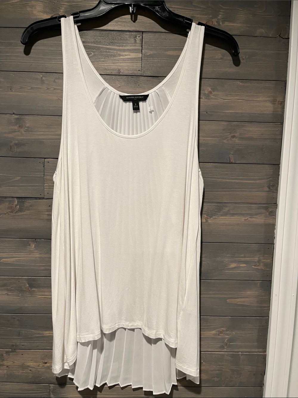 Banana Republic White Sleeveless Tank with Pleated Back S